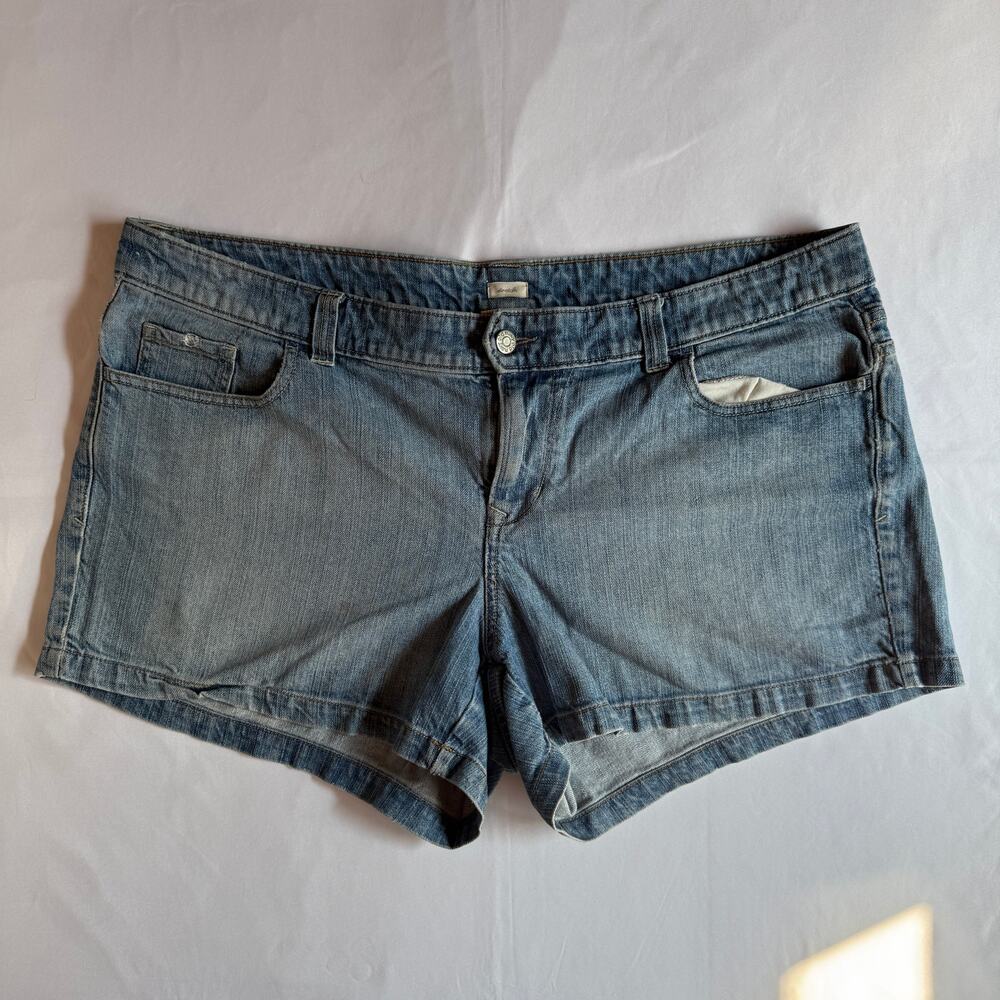 Old Navy Y2K Low Rise Denim Shorts Size 16 Plus